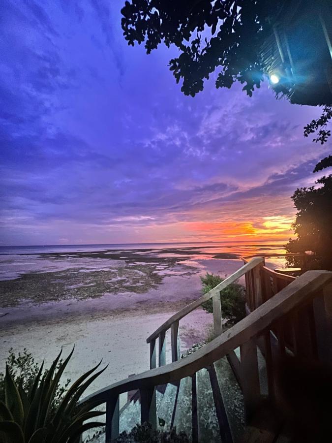White Bada Guesthouse ซีคีฮอร์ ภายนอก รูปภาพ